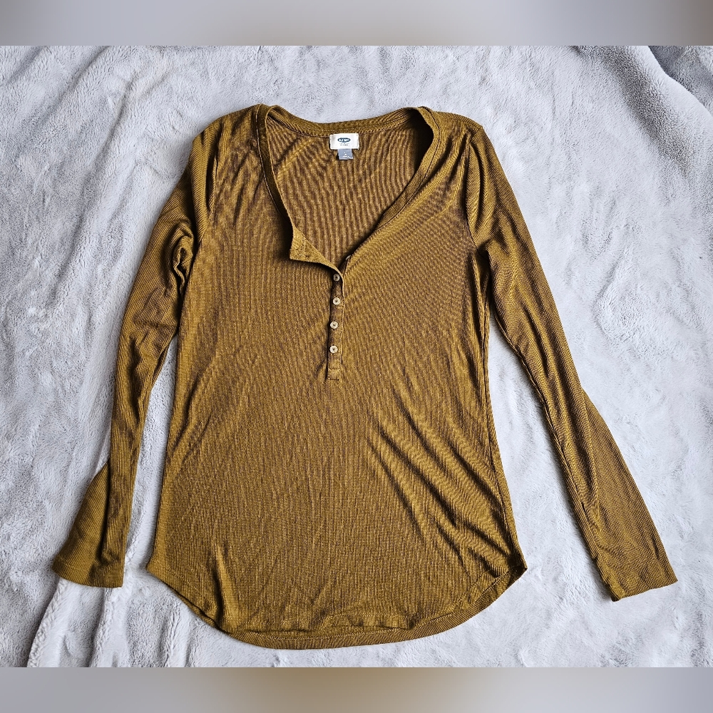 Long Sleeve Button Front Ribbed Tee - Picture 2 of 4